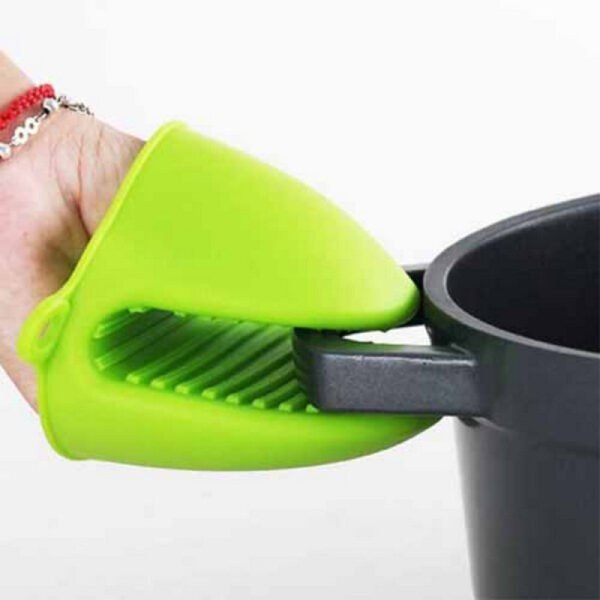 2Pcs/ A Pair of Silicone Pot Holder Heat Resistant Gloves Clips Insulation Non Stick Anti-slip Bowel Holder